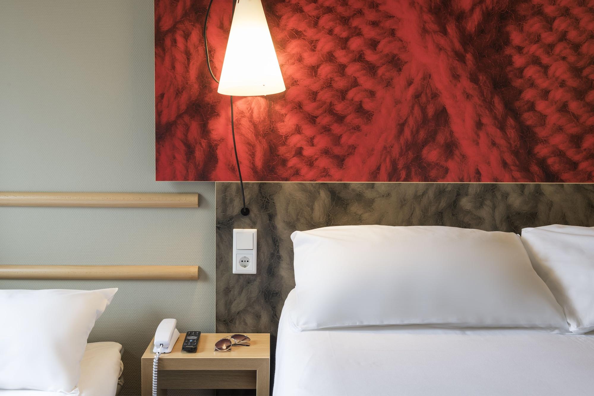 Ibis Paris Porte De Clichy Centre Exteriör bild