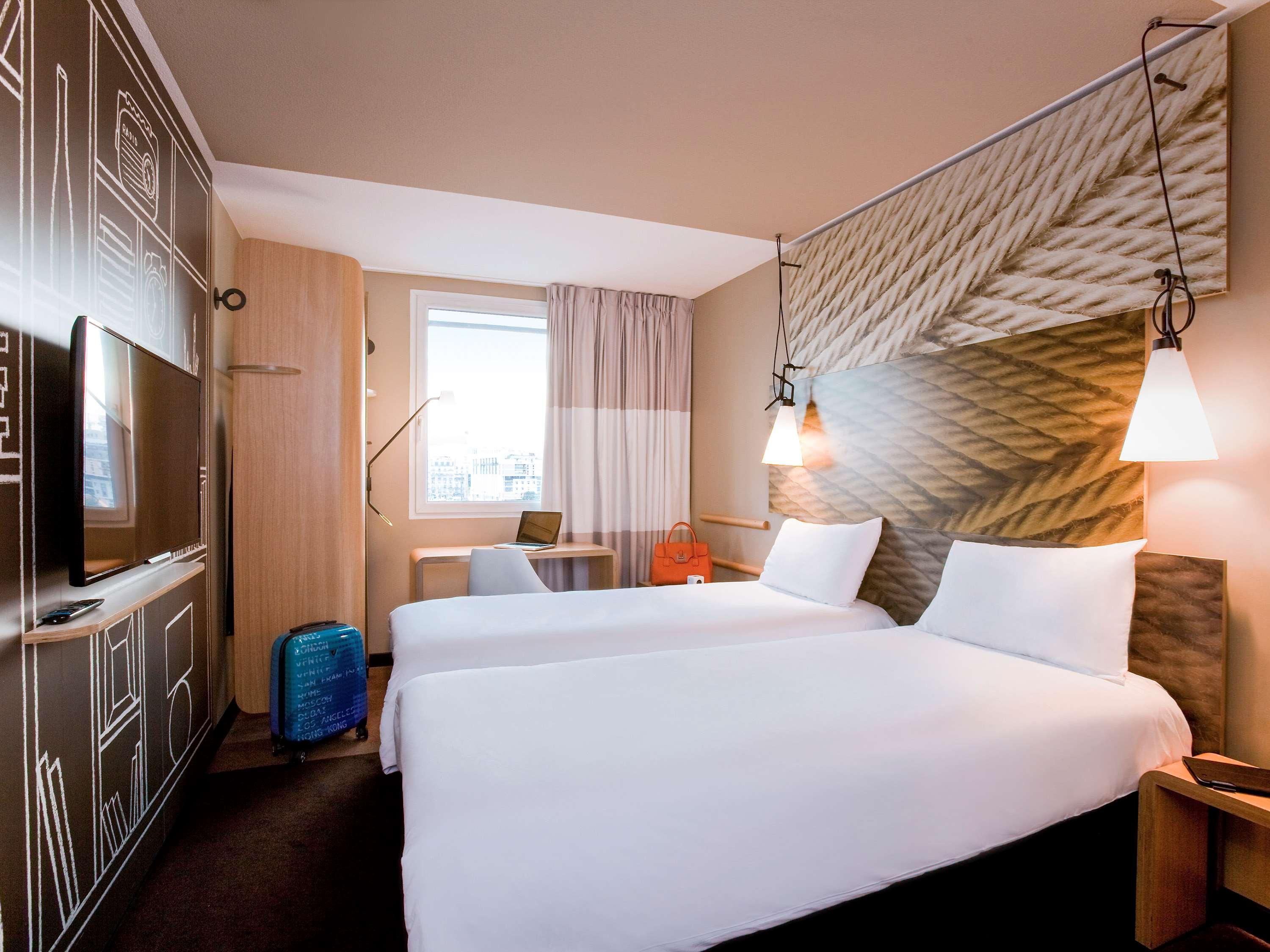 Ibis Paris Porte De Clichy Centre Exteriör bild