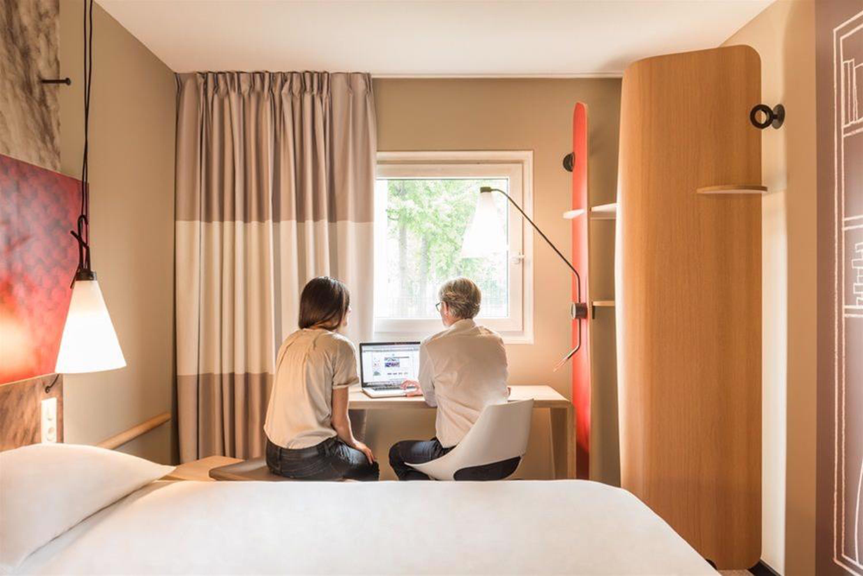 Ibis Paris Porte De Clichy Centre Exteriör bild
