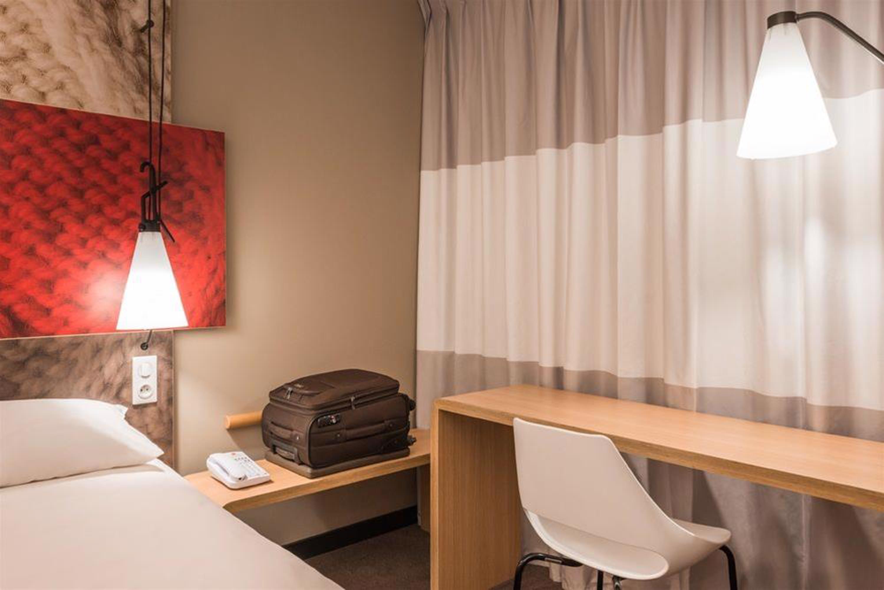 Ibis Paris Porte De Clichy Centre Exteriör bild