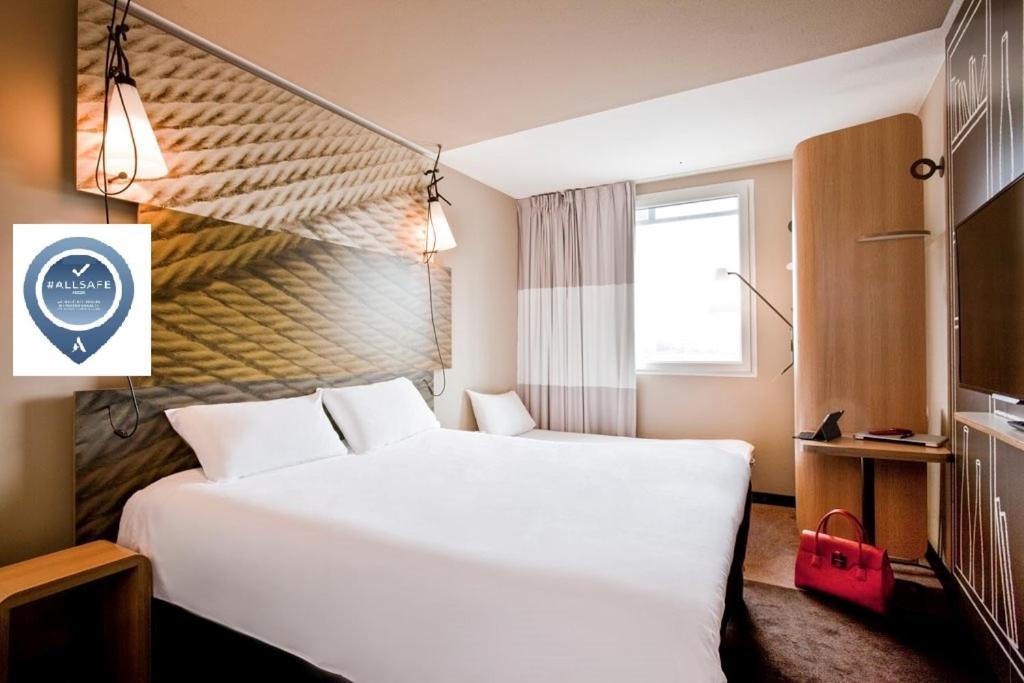Ibis Paris Porte De Clichy Centre Exteriör bild