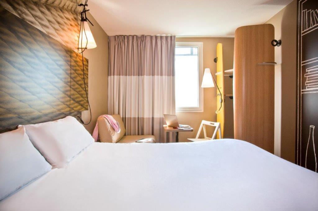 Ibis Paris Porte De Clichy Centre Exteriör bild