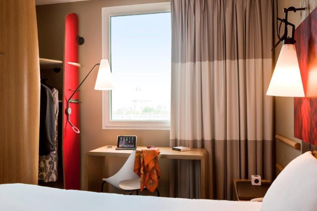 Ibis Paris Porte De Clichy Centre Exteriör bild